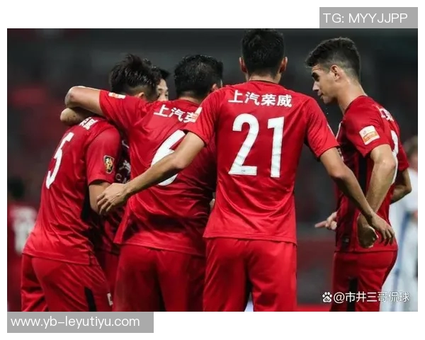 巴甲门将开球失误被对手偷袭瞬间引发全场哄笑