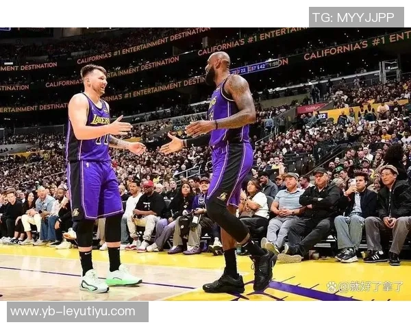 詹姆斯强调团队合作不愿被炒作与东契奇关系胜负荣辱应由全队共同承担